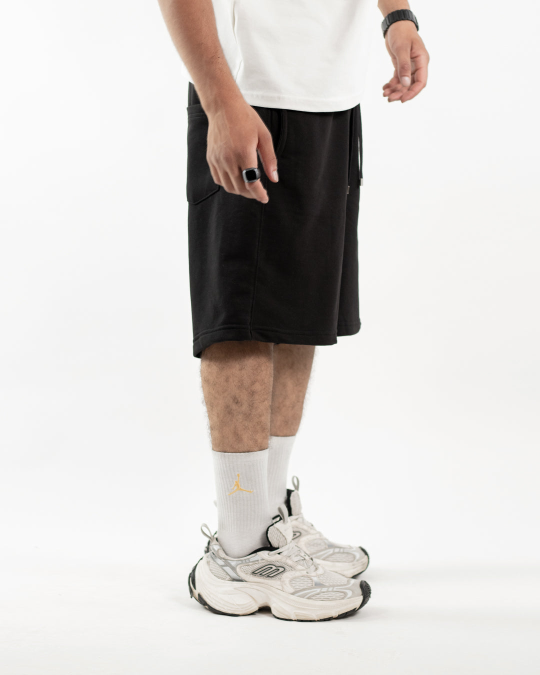 Essential Relaxed Shorts - Black